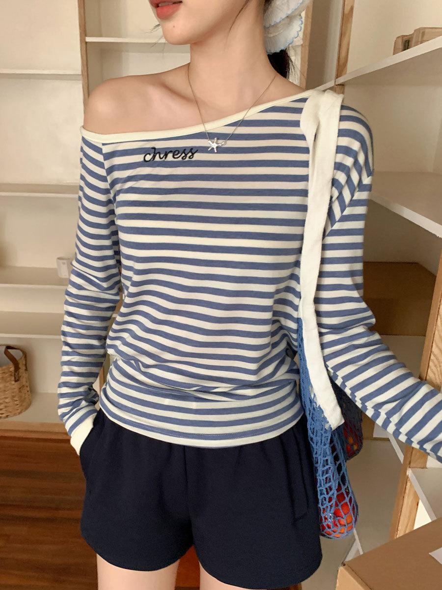 Korean wear diagonal collar design sense striped contrasting color long-sleeved T-shirt women s spring and summer new one-word off-the-shoulder top S