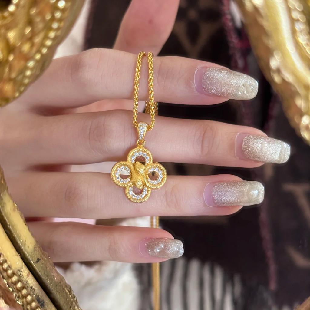 Leichter Luxus Retro Hochwertiges Gold Explosiv Doppelte Geistschlange Windendes Vierblättriges Kleeblatt Halskette, Vielseitiges Temperament Kann das Schlüsselbein Betonen