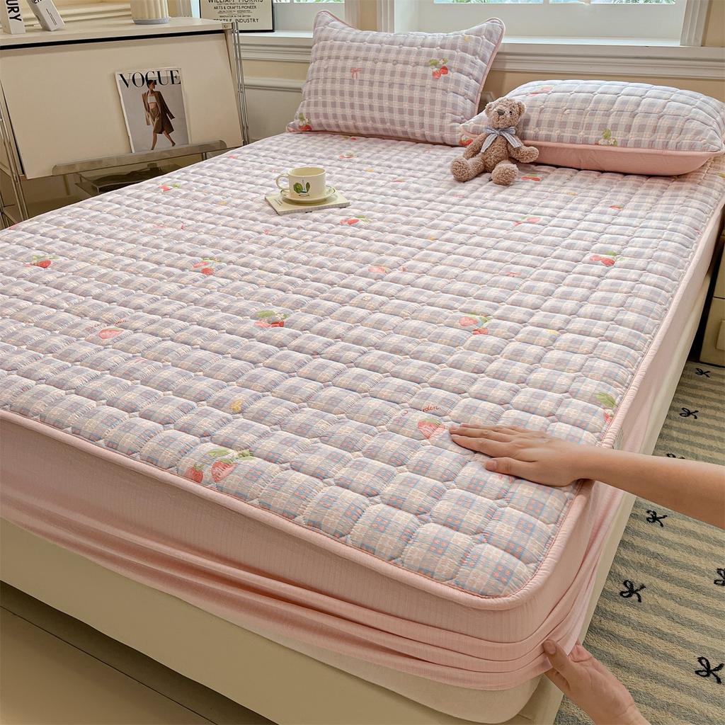 Waterproof & Breathable Mattress Protector - Printed Crinkle Taffeta Quilted Cover, Non-Slip Dust Proof Fitted Sheet