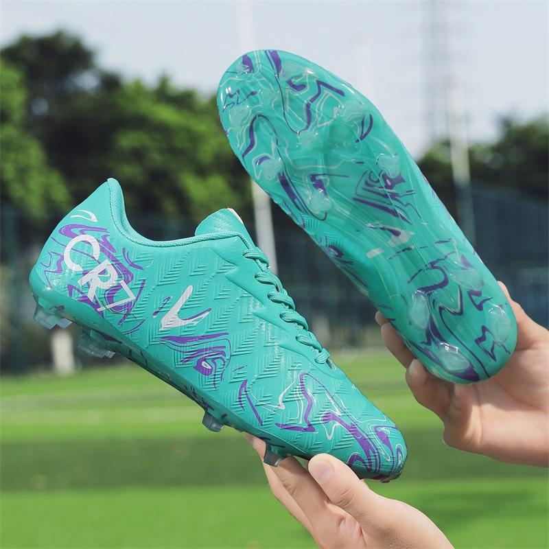 

Men Football Shoes Ultralight Sneakers Unisex Grass Cleats Match Sport Breathable Professional Football Boots for Training Plush 35