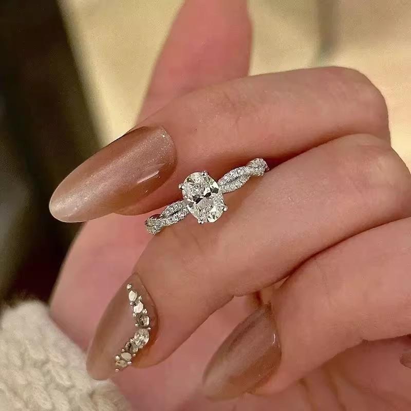2026 Fashion High Carbon Diamond Spiral Twist Pigeon Egg Ring Rotating Ballet Oval Diamond Ring Women s Niche Premium Sense Resizable