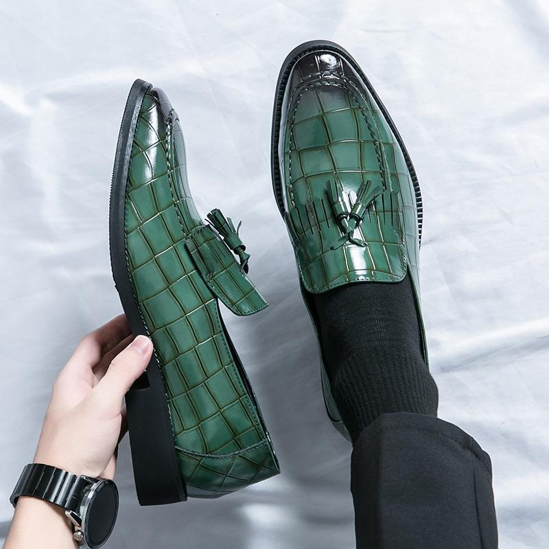 Fashion Classic Men's Casual Loafers Driving Shoes Moccasin Fashion Male Comfortable Slip-On Leather Shoes Men Green Tassel Dress Shoes