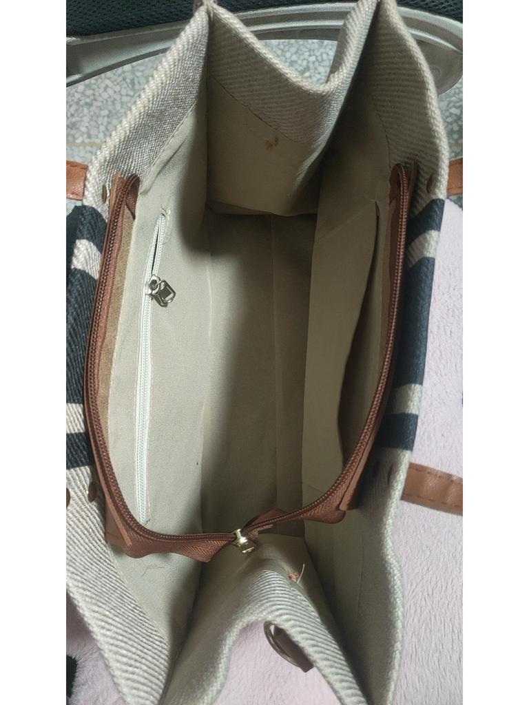 Koreanische Damen-Aktentasche aus gestreiftem Canvas: Minimalistisch, Geräumig, Einseitige Umhängetasche für Berufspendler.