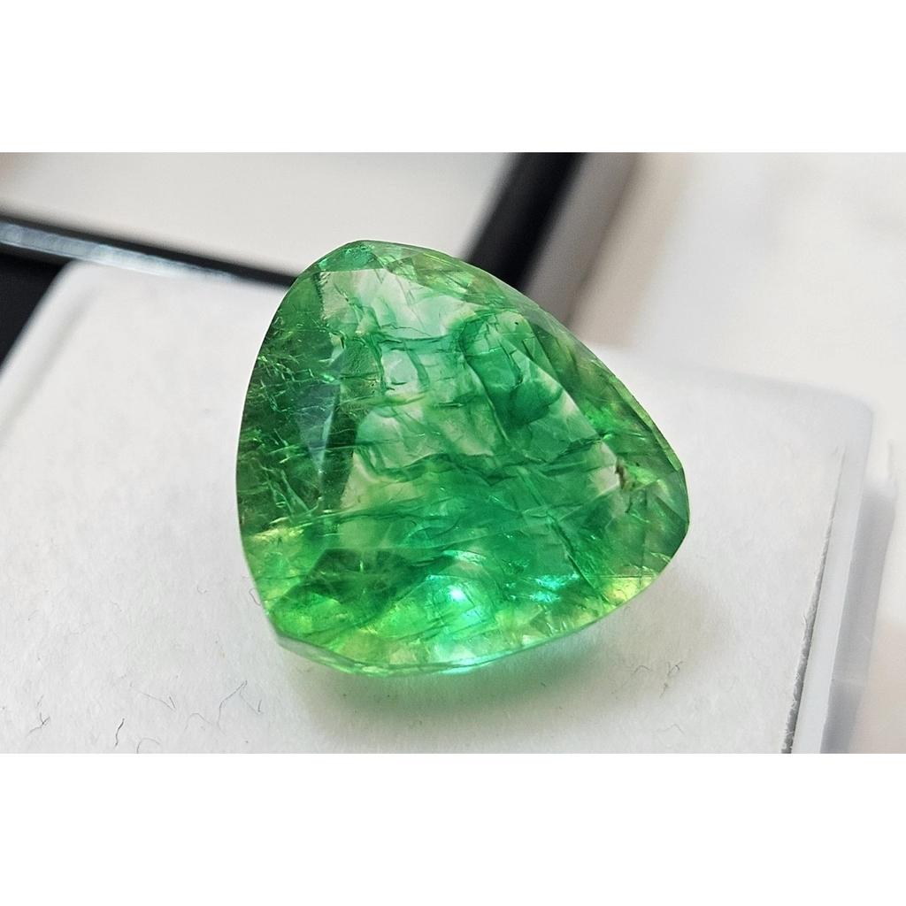Beautiful Emerald Green Colombian Trillion Cut 7-8 Ct Certified Loose Gemstone