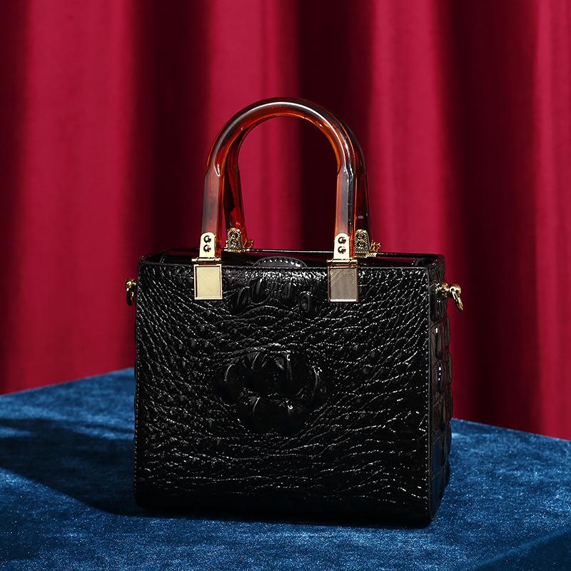 2023 Новая модная винтажная кожаная сумка-тоут с крокодиловым узором и цепочкой через плечо большая вместительная сумка для мамы M чёрный 9298₽