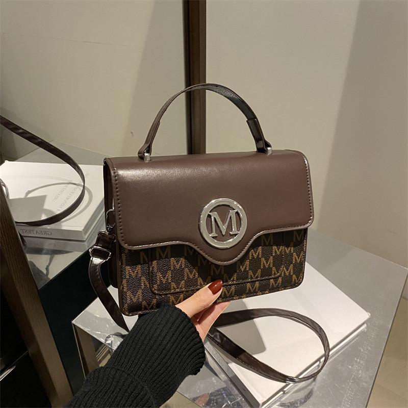 Letter Print Shoulder Bag Women Small Bag With Flap Closure For Daily Use Casual