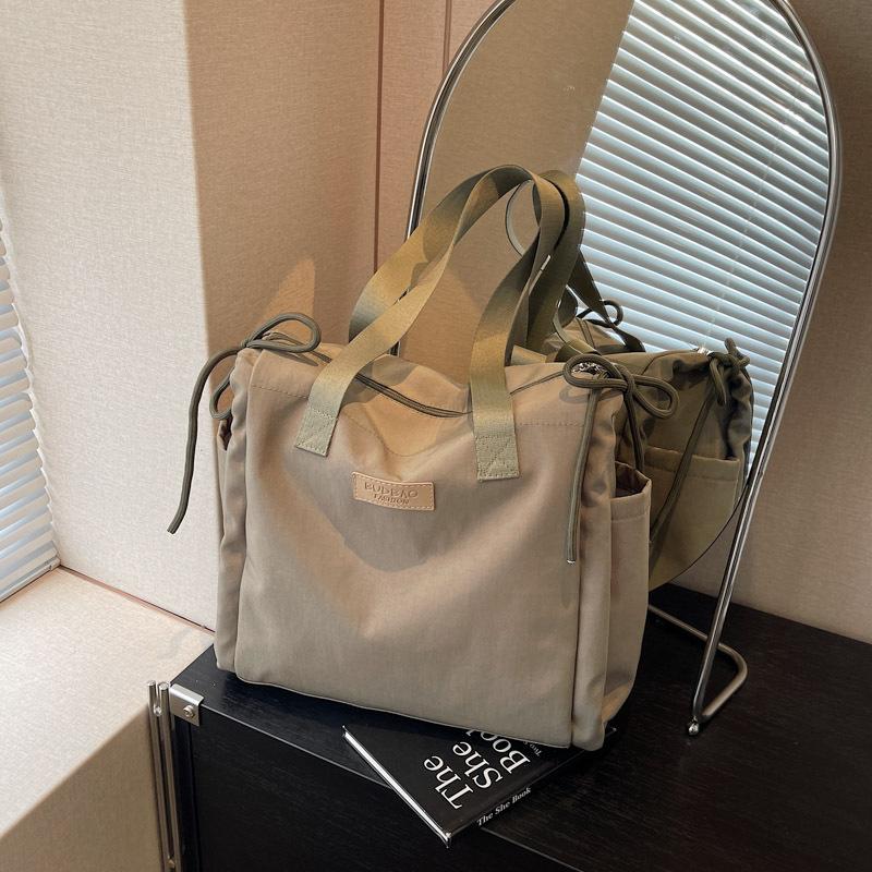 Neformální velká taška dámská nová dámská taška velkokapacitní studentská do školy taška přes rameno dojížděcí nákupní taška