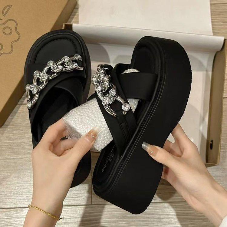 Rhinestone one-word slippers for women's summer wear 2025 new small man height increase thick bottom fashion beach cool slippers for women