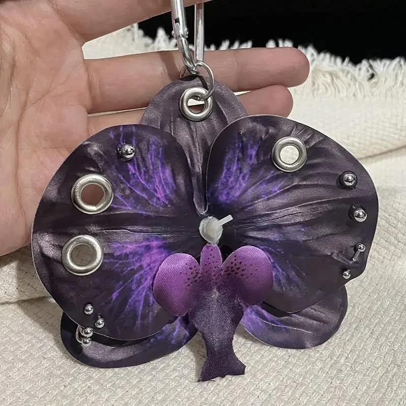 DIY Piercing Simulation Orchidee Schlüsselanhänger Gothic Simulation Dunkler Blumiger Anhänger Extravaganter Taschenanhänger für Rucksack Dekoration Alternative