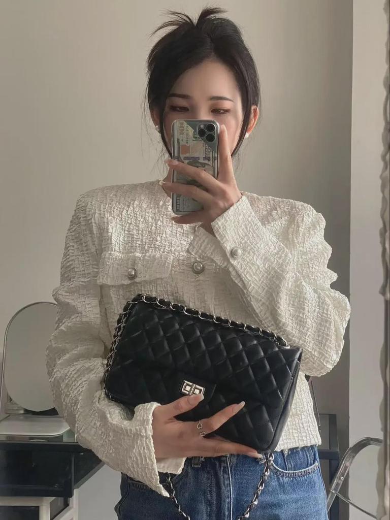 2023 Xiaoxiang Hand- und Schulter-Umhängetasche – Echtes Rindsleder mit Schaffell-Imitation, verschleißfest, goldene Schnalle, silberne Details.