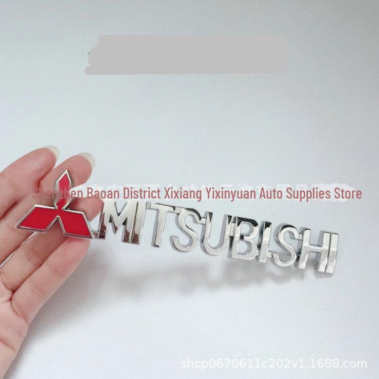 Set de autocolante Mitsubishi pentru modelele Outlander, Jinxuan, Lingshuai, Yishen, Lancer și Lingyue; include caroserie modificată și autocolante metalice cu logo-ul.