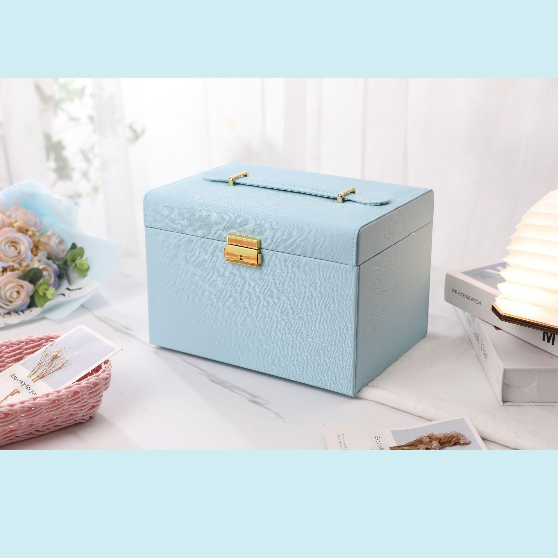 

Элегантная шкатулка для хранения ювелирных изделий: Портативный с большой вместимостью для серег, помад, ожерелий и колец.