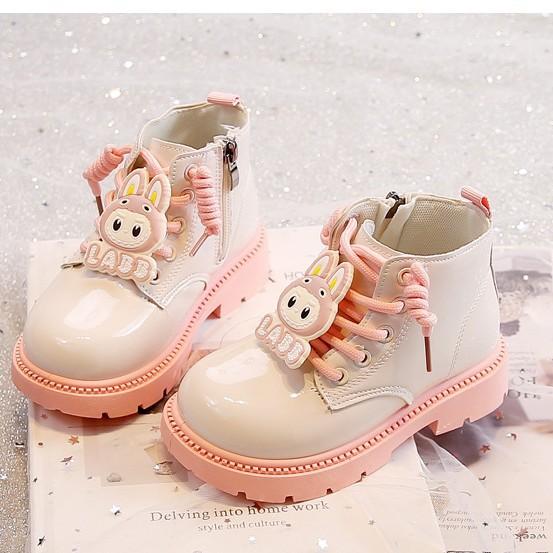 

Ботинки Мартин для девочек Осень и Зима 2025 Новая Мода Детские Кожаные Ботинки Средних и Старших Детей Принцесса Одинарные Ботинки Девочки Мультяшные Ботинки 32-37 yards, 6 pairs in one hand