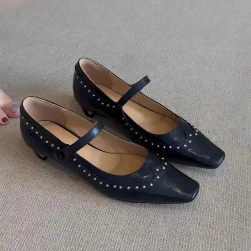 Low Heels Shoes Woman Flats Shallow Mouth Rivets Studs Female Moccasin Dress Retro Genuine Leather Rubber   Janes
