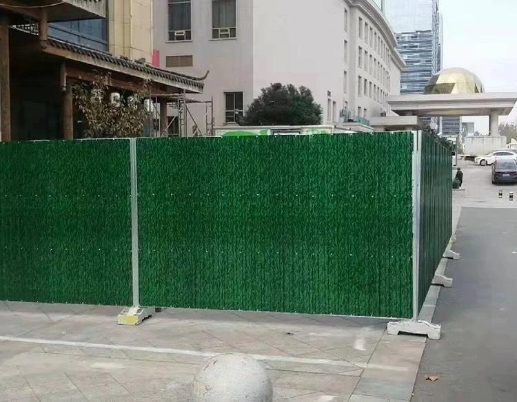 Green Steel Hoarding: Temporary Road Safety and Isolation Barrier for Construction Sites