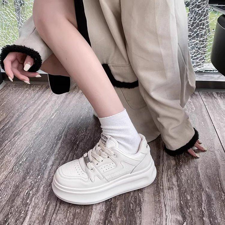 Height-increasing Platform Sports and Leisure Board Shoes Women's 2025 Autumn New Versatile Round Head Lace-up Little White Shoes Popular Single Shoes