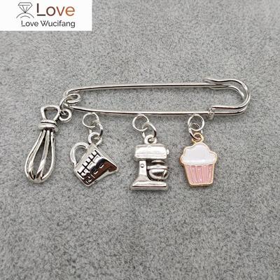 New Fashion Kitchen Brooch Recipe Cake Baking Accessories Small Charm Chef Bread Maker Cake Maker Pin