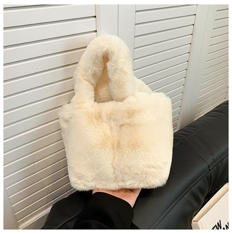 Korean Version of Foreign Style Small Bag Women 2025 New Cute Plush Bucket Bag Autumn and Winter Fashion Bucket Bag Commuter Bag