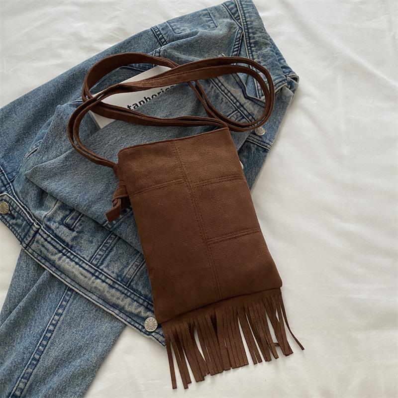 2025 new suede niche design new women's bag bohemian American fringed bag matte messenger