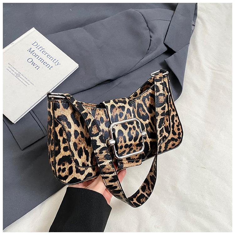 Leopard print niche design fashionable shoulder bag women's autumn and winter new high-end texture foreign style versatile casual armpit bag