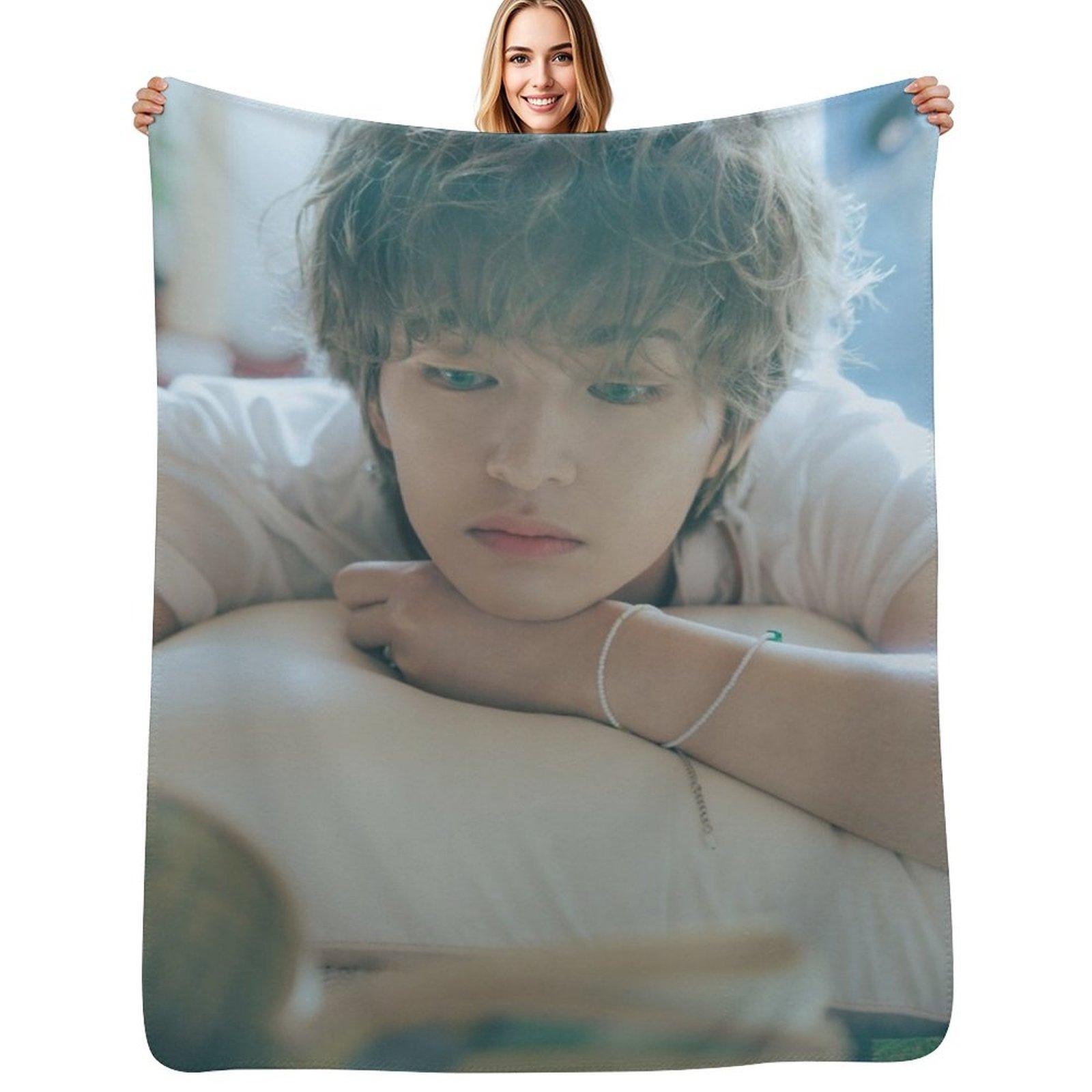 Onew Circle Teaser 7 Throw Blanket Stylish Decor Blanket Gift for Friends Roommate Size: 75*100cm, Weight: 230 GSM
