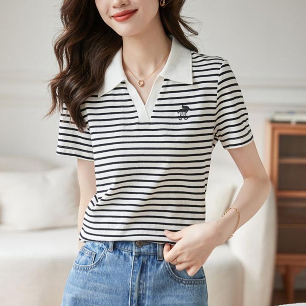 T-shirt pour femme à rayures Knight brodées, col rond, manches courtes, haut d'été polyvalent et décontracté avec rayures contrastées élégantes, lavable en machine