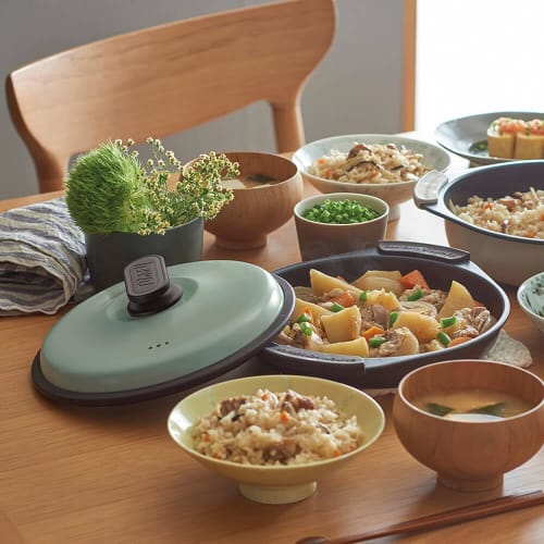 Toffy Microwave Grill Pan K-MW3: Just pop it in the microwave! This 6-in-1 grill pan features a wavy plate and can be used to bake, fry, steam, boil,