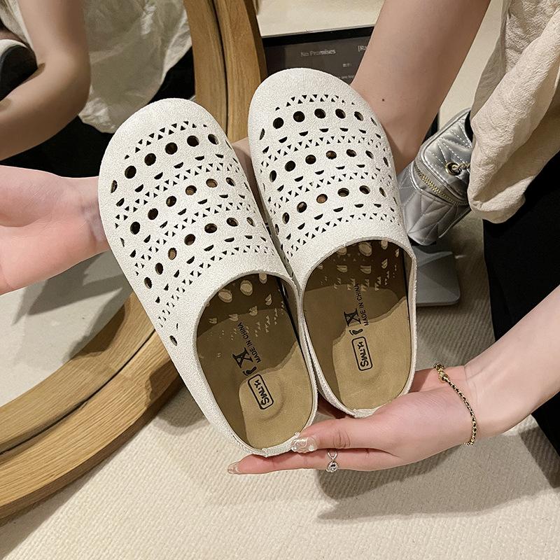 Chaussures Birken à semelles épaisses, à dessus rabattable et ajourées, Portées par une personne paresseuse, Pantoufles pour femmes à demi-dessus rabattable sur un pied