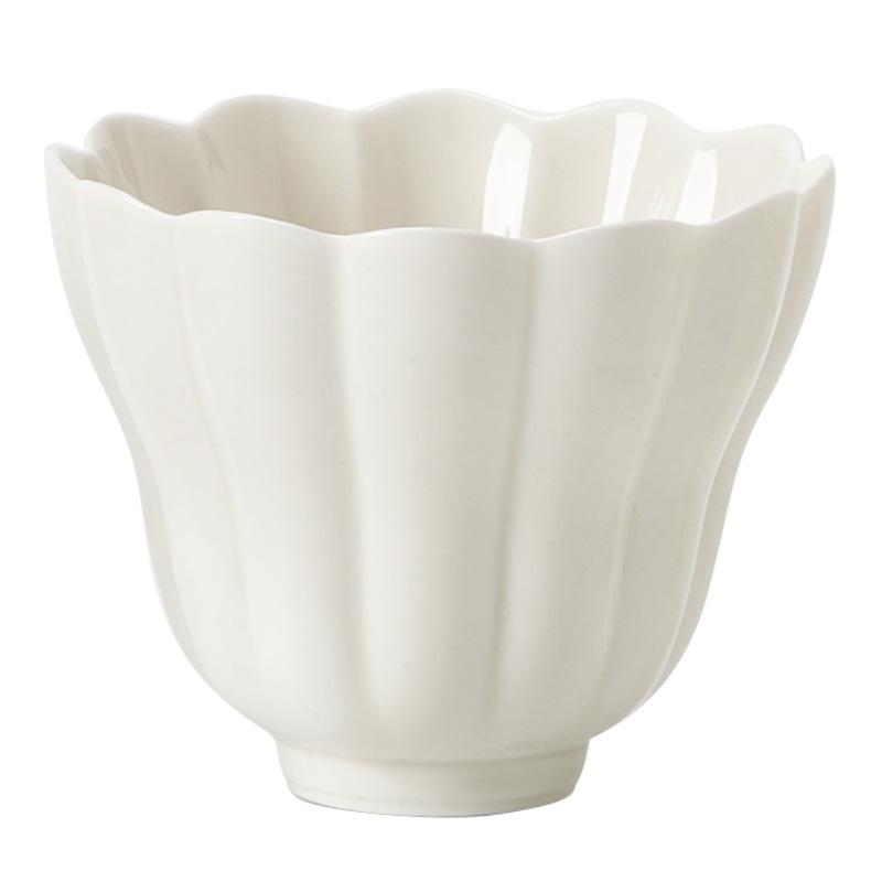 Tráva, popel, krajka, hlavní samostatný šálek keramického čaje, čajová souprava Kung Fu, aroma šálek s ochutnávkou čaje, jednoduchý šálek na čaj