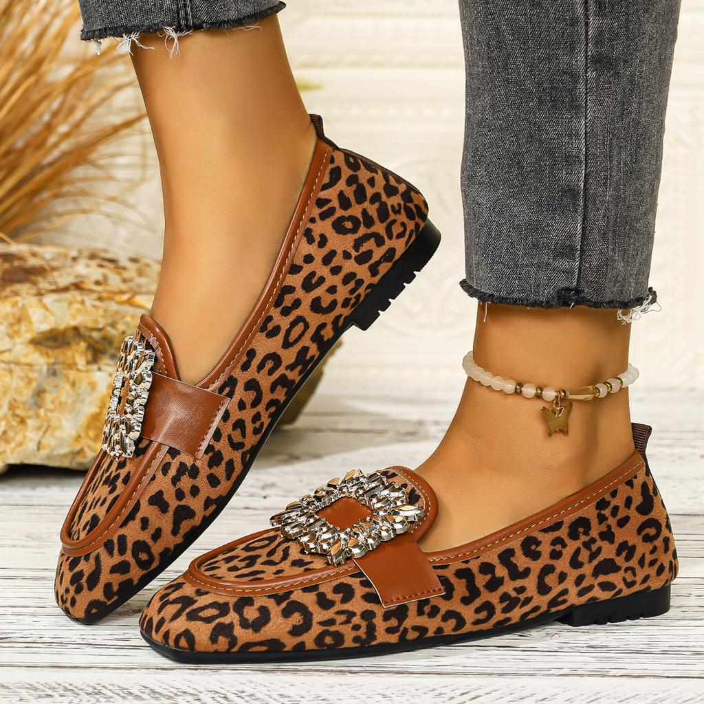 Damen Flats mit Leopardenmuster in weiter Weite - Slip-On Schuhe mit eckiger Spitze und Kristallverzierung, Atmungsaktive Freizeitschuhe für den Herbst