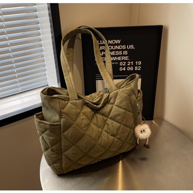 Tote bag new large-capacity autumn and winter versatile diamond casual and lightweight shoulder handbag