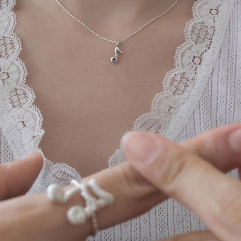 reinheart Whisper Note necklace