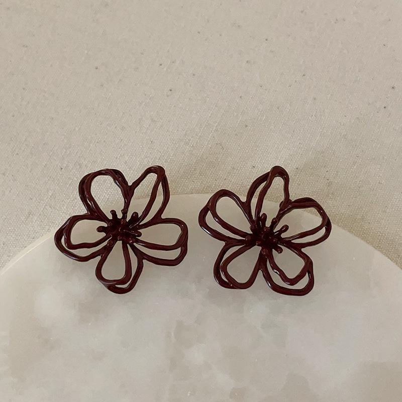Elegant Retro Ancola Red Openwork Flower Stud Earrings