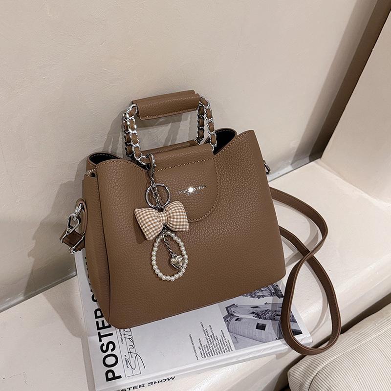 The New Women's Bag Is Fashionable and Trendy, and the Hand-held One-shoulder Oblique Span Tote Bag Is Fashionable.