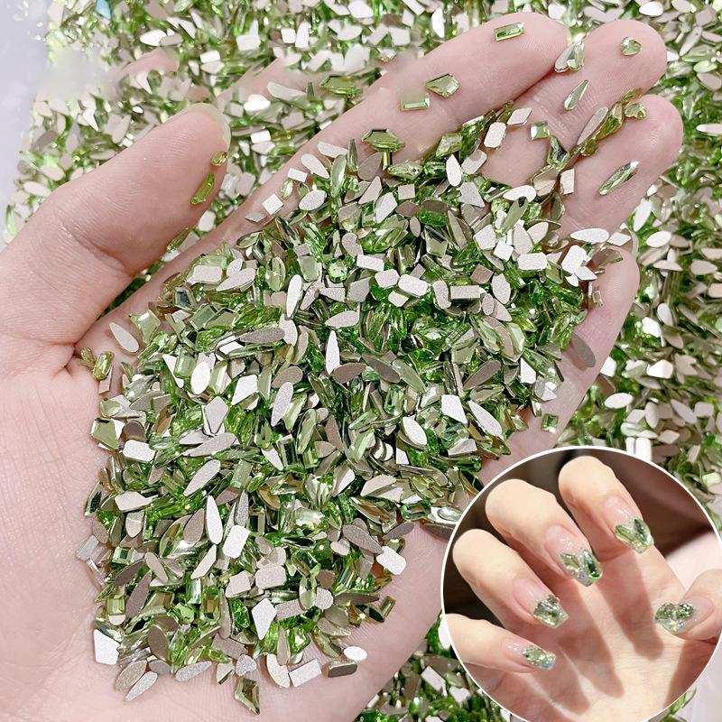 100 Stück Mini 3D Kristall Strasssteine Glänzende Pferdeauge Kristall Diamant Spitze Unterseite Nagelkunst Dekorationen Gemischte Formen Maniküre