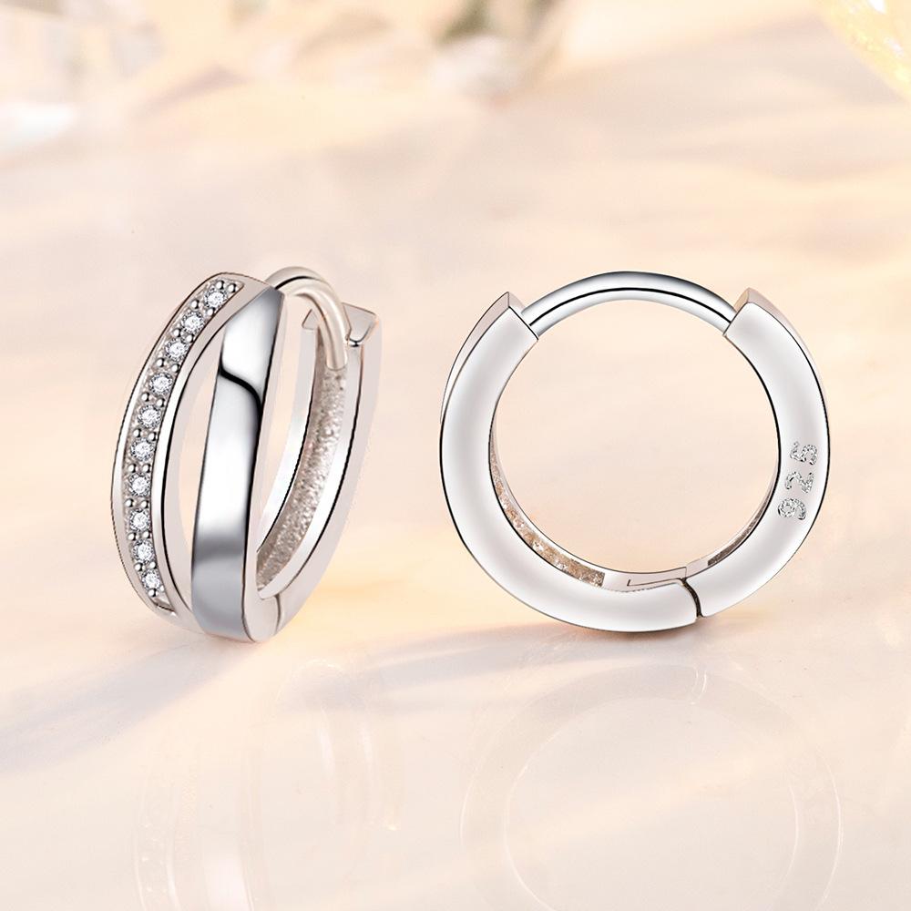 Neue trendige Ohrringe für Frauen, Zirkon, einfache kleine hohle Ohrschnalle, Charm-Ohrringe