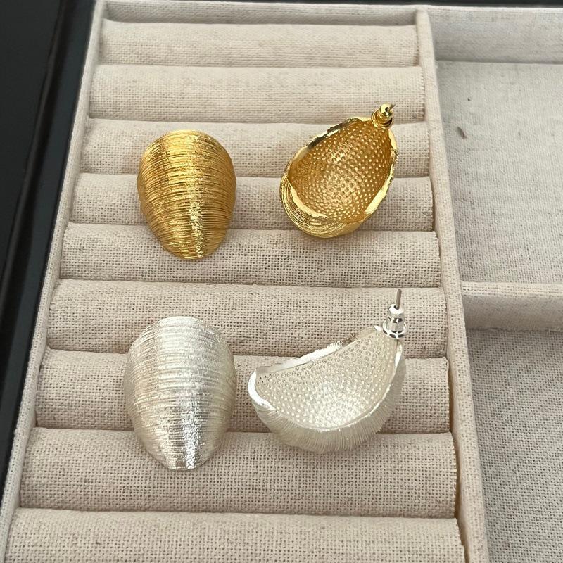 Retro Oval C-Shaped Wire Earrings - European & American Style, Chic & Versatile Design, Elegant Cold Fashion