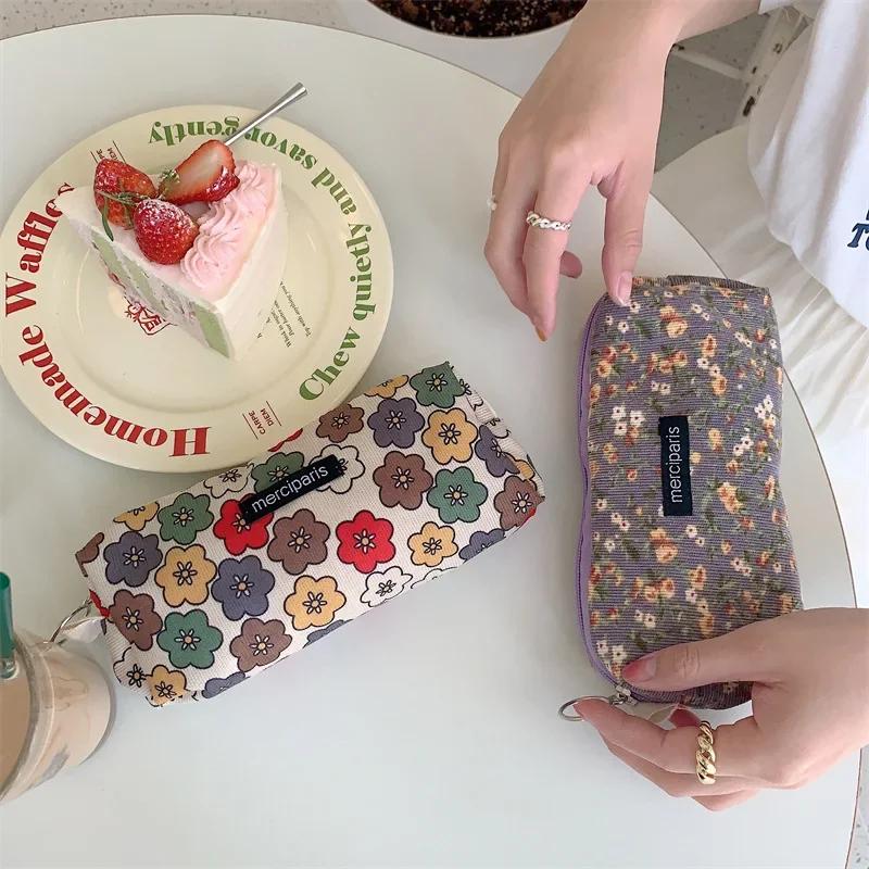 Flower Beauty Kosmetiktasche für Damen Reise-Kosmetiktasche Modische Kulturtasche Kosmetik-Etui Aufbewahrungs-Organizer Schülertaschen