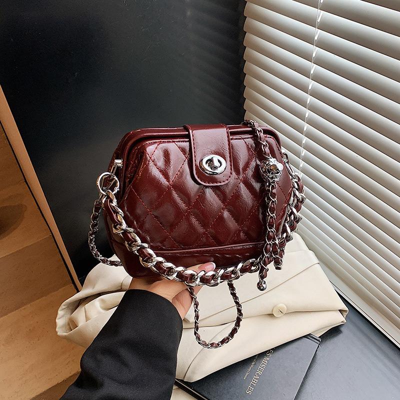 Premium diamond chain bag women's spring new versatile shoulder messenger doctor bag