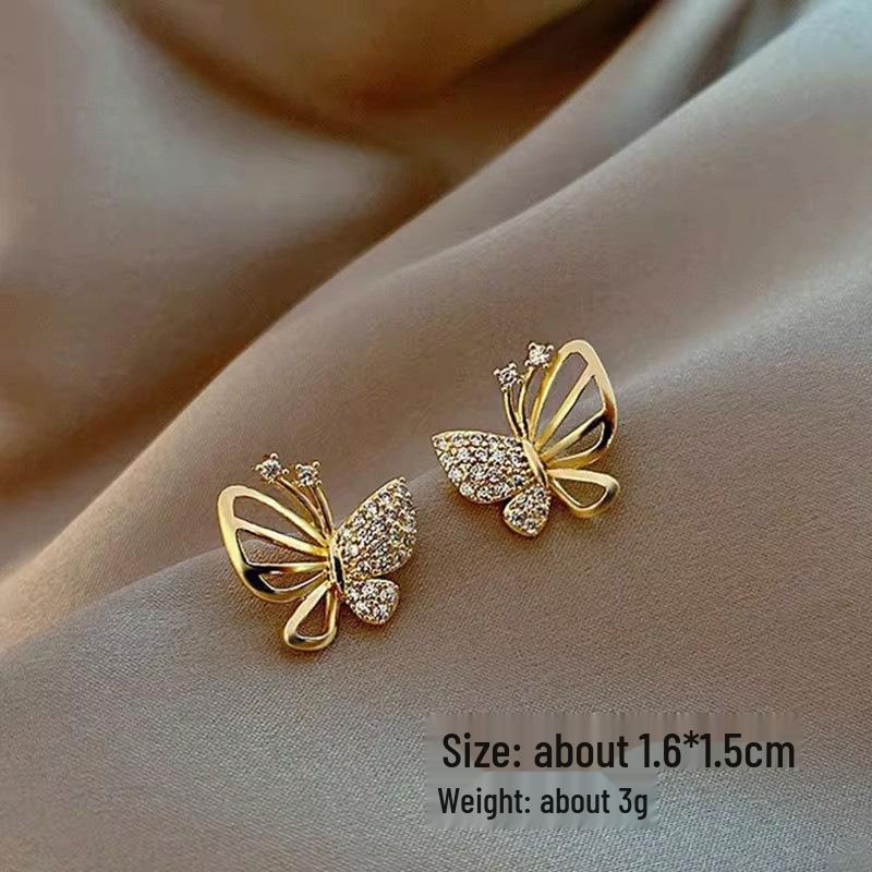 

Серьги-пусеты с полыми бабочками и стразами: Элегантное модное заявление для женщин