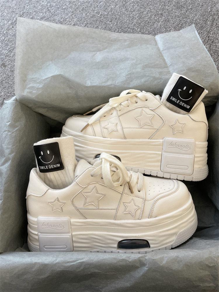 White shoes women's 2025 new sports shoes autumn explosion niche thick sole heightening college style white shoes board shoes