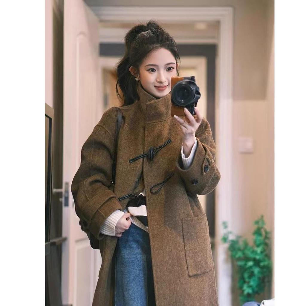 Hepburn-Style Petite Woolen Coat: 2025 Winter's Popular High-End Korean Fashion for Women