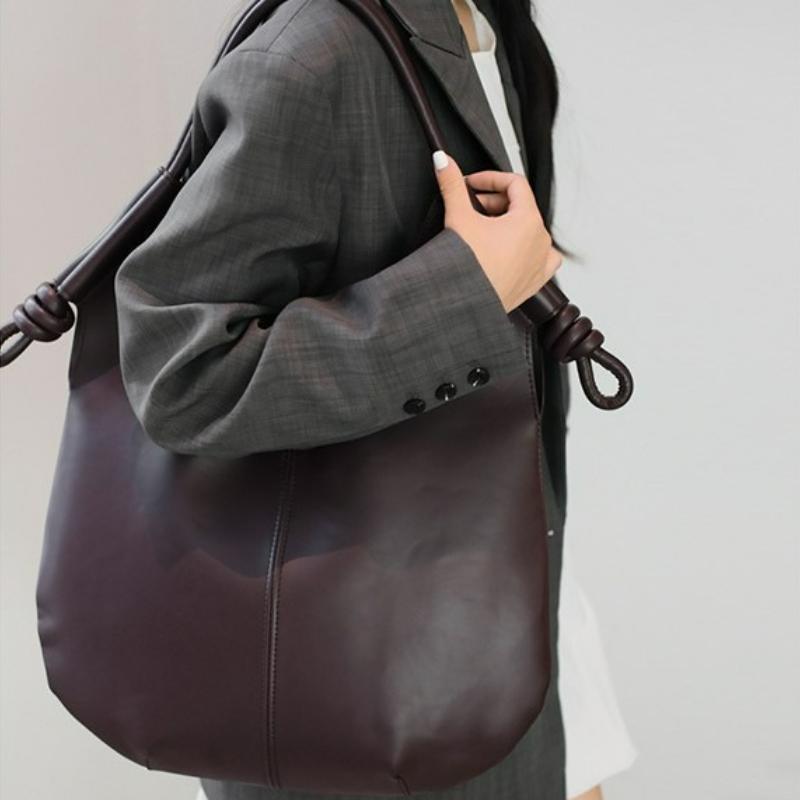 Urban Minimalist Style Shoulder Bag with Bucket Shaped Niche Design Underarm Bag Minimalist Solid Color Tote Bag