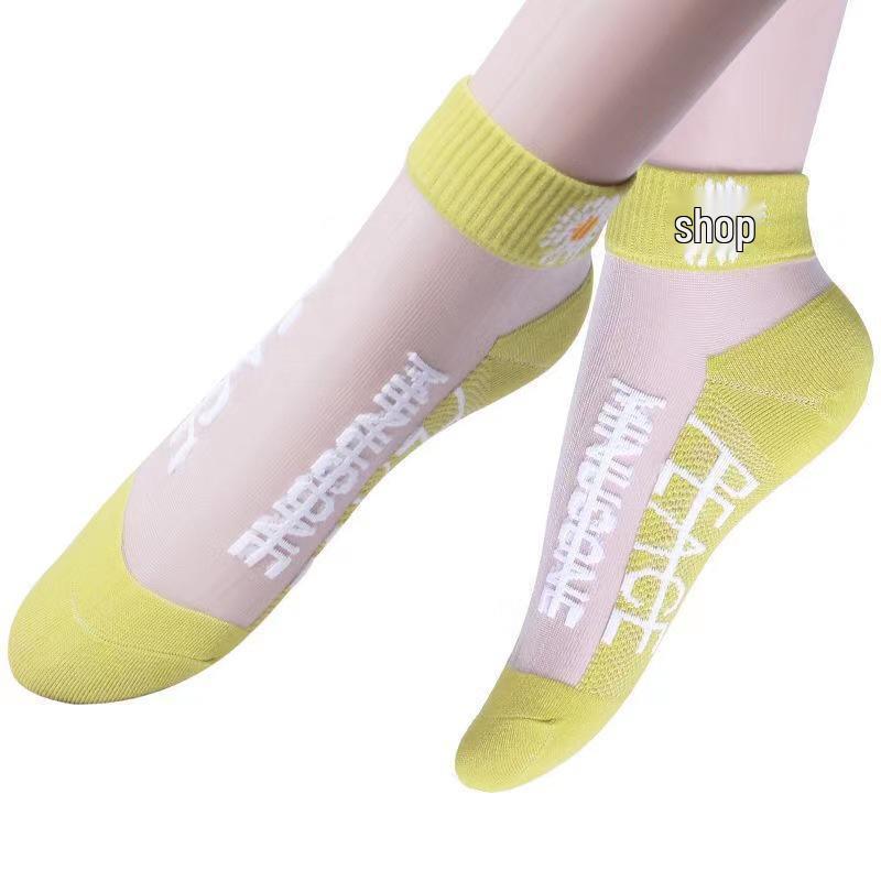 Women's Daisy Ice Silk Low-Cut Summer Socks - Breathable, Comfortable, Thin, and Chic Short Boat Socks