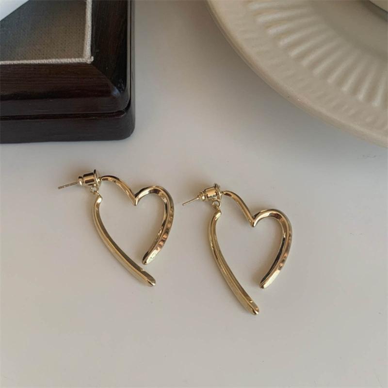 Stylish Heart Shaped Earrings Alloy Material Ear Studs Heart Ear Pendant Trendy Dangle Earring for Fashion Forward Women