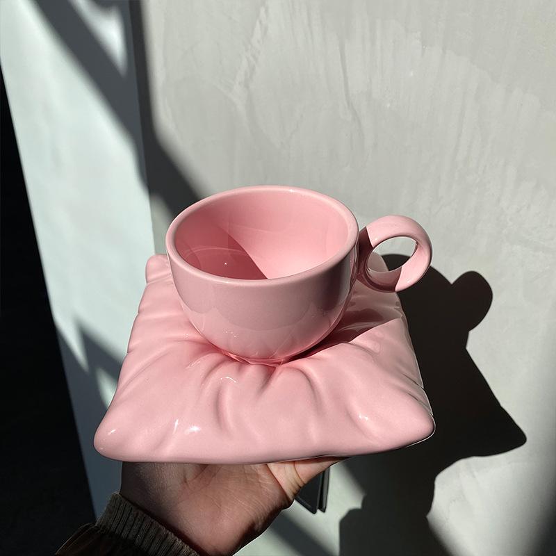 

Ins Girl Heart Creative Solid Dazzle Color Milk Fat Подушка Керамическая чашка для кофе Тарелка Набор для приготовления чая Макарон Чашка для послеобеденного чая розовый