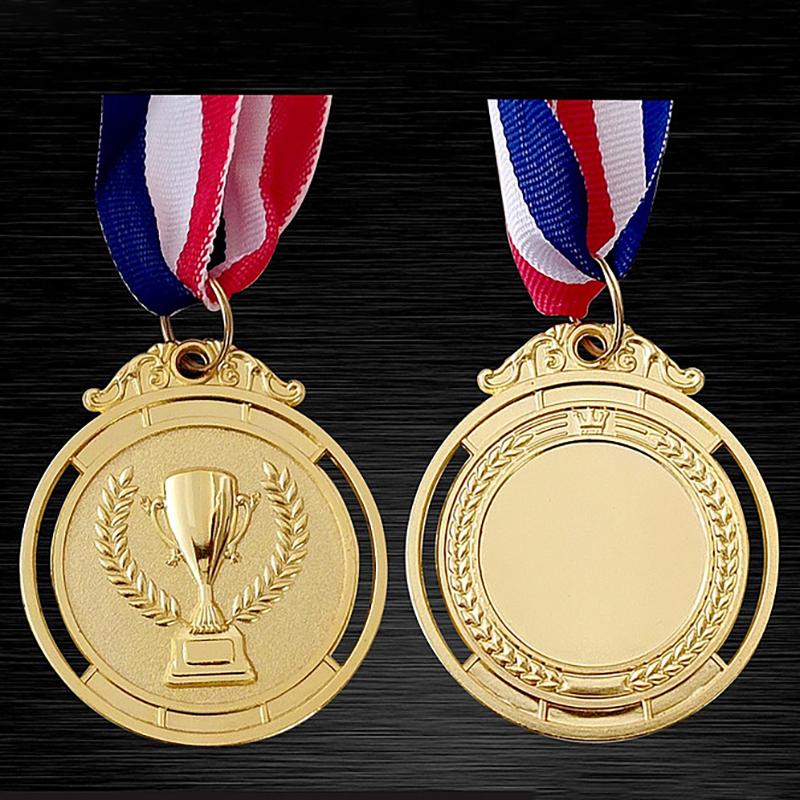 Maraton Zlatá medaile Stříbrná medaile Trofejová medaile Vítěz Odměna Povzbuzení Odznak Odznak Odznak Venkovní soutěž Ocenění
