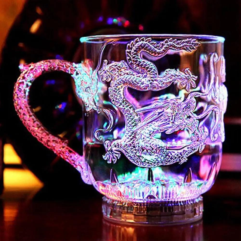 Flash LED Magico Cambia colore Tazza del drago Illuminazione attivata dall'acqua Birra Caffè Latte Tè Vino Whisky Bar Tazza Regalo da viaggio