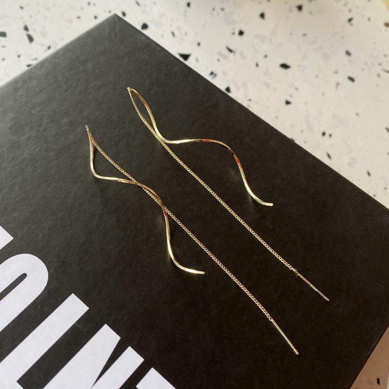 Korean version of wavy long earrings, earrings, women's temperament sweet light luxury trend spiral tassel temperament earrings, women's stud earrings