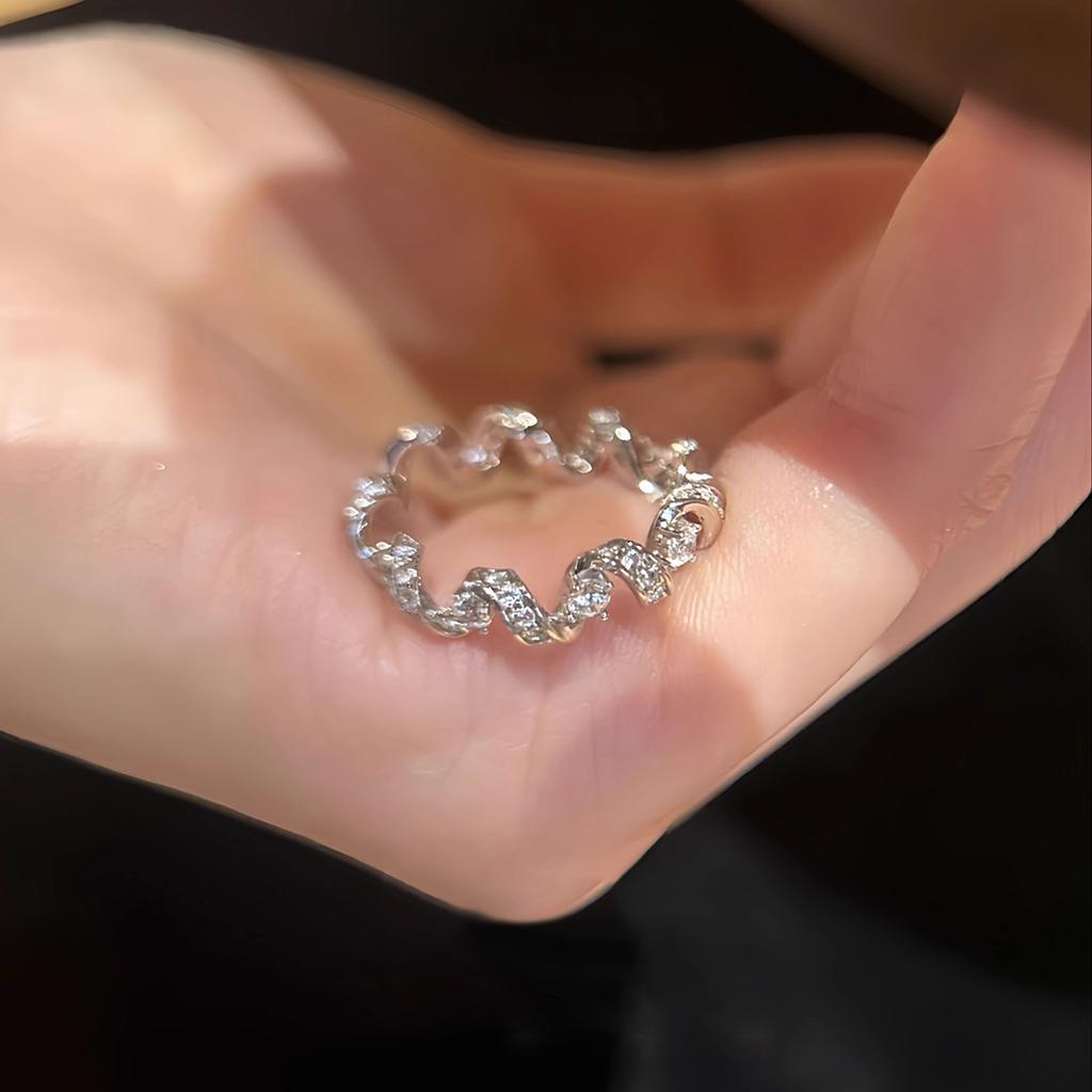 Fashion Light Luxury Commuter Classic Exquisite Temperament Full Diamond Phone Wire Winding Ring Design Sense Zircon Ring Woman